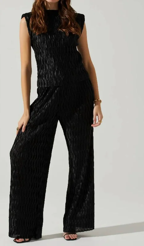 Savine Textured Pant In Black